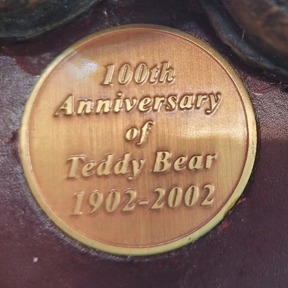 Teddy Bear 100th Anniversary Mailman Figurine Ceramic 1902-2002 - Picture 7 of 8